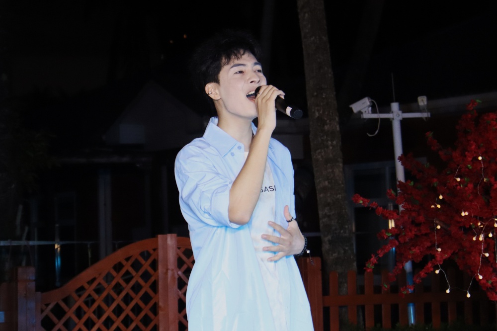 韩纯溪演唱《可乐》(1).jpg
