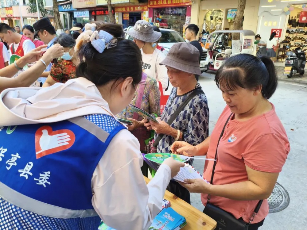 团县委组织开展国际禁毒日系列宣传活动 (4).jpg