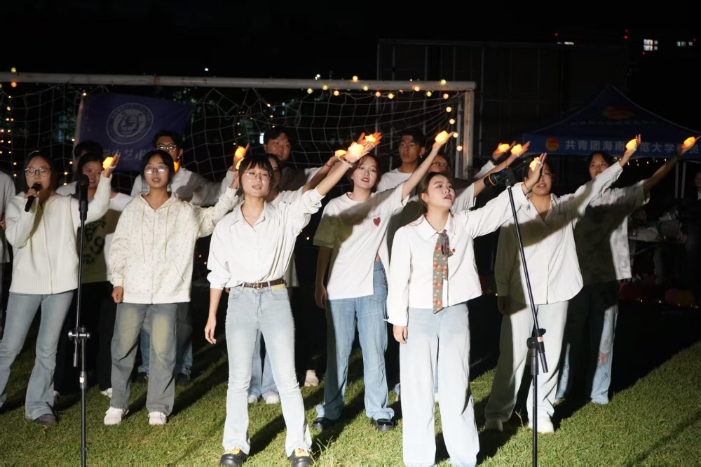巴静雯、余叶、林迪等27人合唱《夜空中最亮的星》.jpg 巴静雯、余叶、林迪等27人合唱《夜空中最亮的星》.jpg