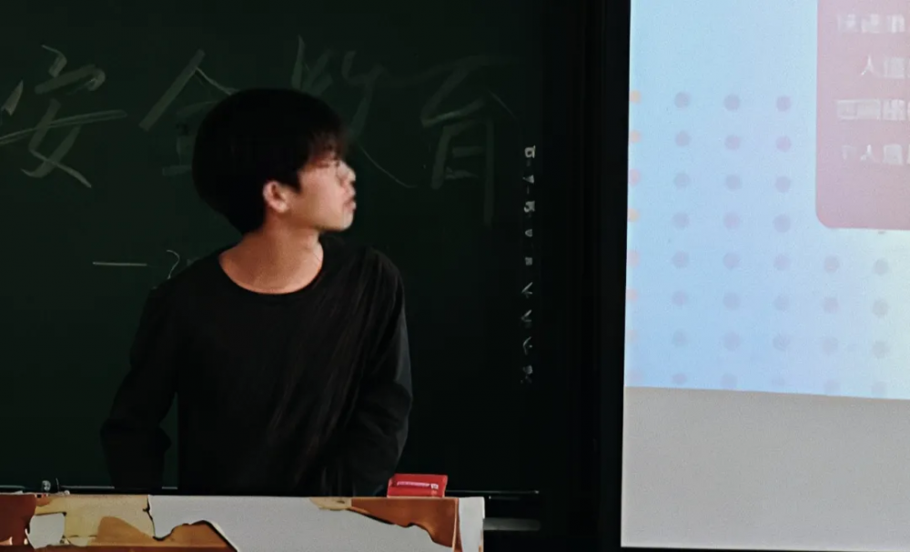 寻访集  被希望工程·圆梦行动“点亮”的保亭少年，后来怎么样了？ (2).png