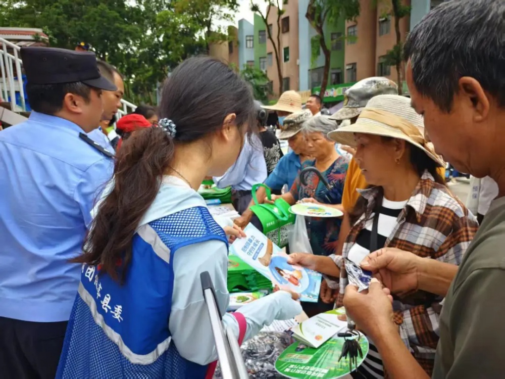 团县委组织开展国际禁毒日系列宣传活动.jpg