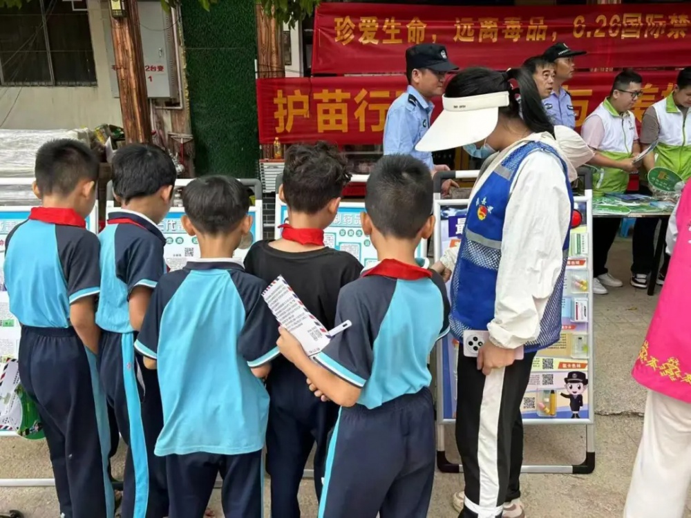 团县委组织开展国际禁毒日系列宣传活动 (2).jpg